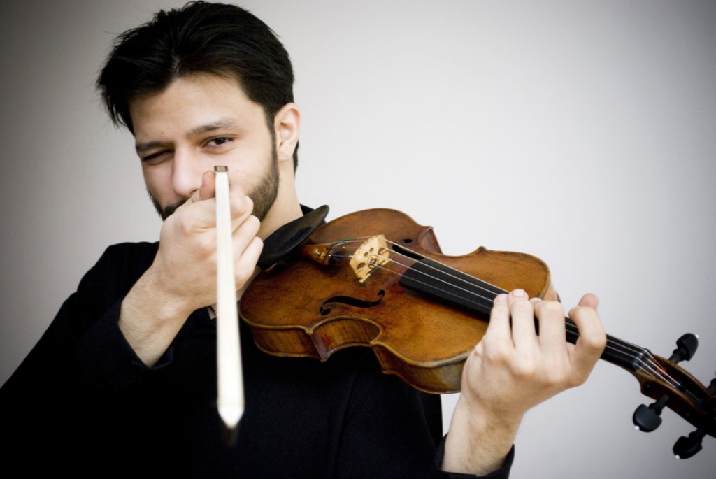 Слушать виртуозную скрипку. Манук Саргсян скрипач-виртуоз. Румынский скрипач. Скрипичный виртуоз.
